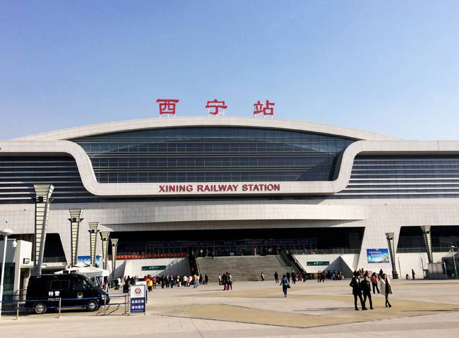 阿拉尔西宁高铁站
